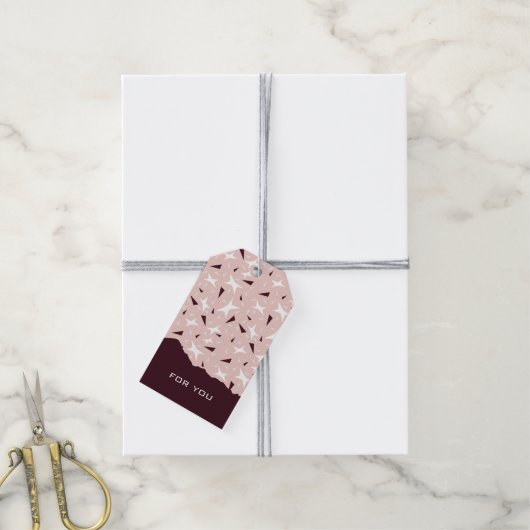 Subtle Geometry: Stars & Triangles – Pink ギフトタグ (より糸付き)