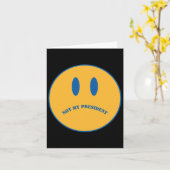 Subtle Vintage Sad Face Anti Trump  カード (黄色い花)