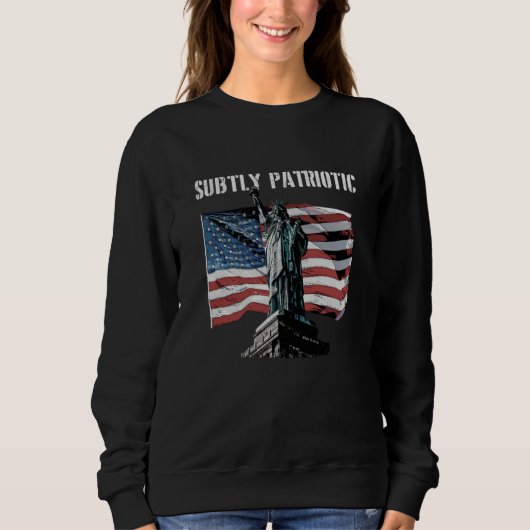 Subtly Patriotic American Proud USA Great Patrioti スウェットシャツ (正面)
