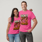 SUCK IT LIKE IT’S CURSED Tシャツ (ユニセックス)