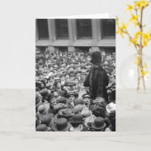 Suffragetteは通りをヒット： 1910年代初期 カード (黄色い花)