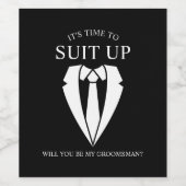 「SUIT UP」ブラックスーツとタイのグロムスマン提案 ワインラベル (シングルラベル)