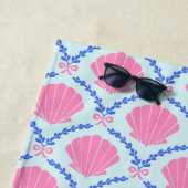 Summer Seashells Pink Bows Personalized ビーチタオル (インサイチュ)
