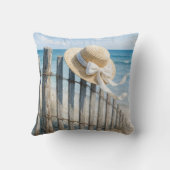 Summer Straw Hat On Beach Fence クッション (裏面)