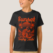 Summer - Sunset Surfing Turtles  Tシャツ (正面)