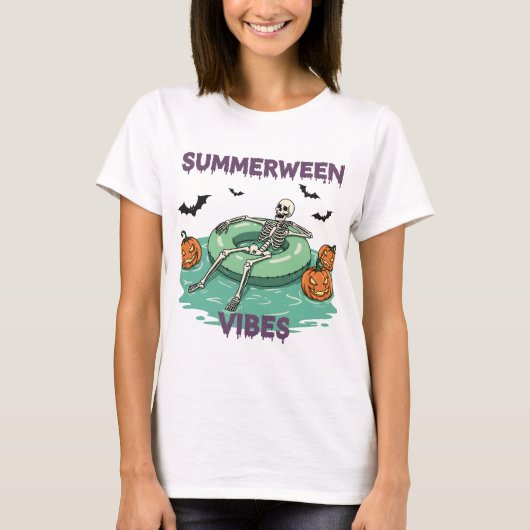 Summerween Skeleton Vibes – Spooky Beach Halloween Tシャツ (正面)
