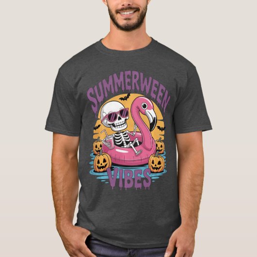 Summerween Vibes Skeleton Flamingo Spooky Hallowee Tシャツ (正面)