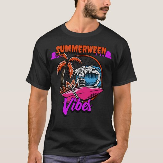 Summerween Vibes Surfing Skeleton Tシャツ (正面)