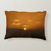 Sun Behind Clouds I Orange Sunset Photo アクセントクッション (裏面)