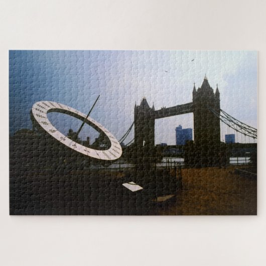 Sun Dial at Tower Bridge. ジグソーパズル (横)