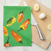 Sun-Drenched Peppers on Bright Green Kitchen Towel キッチンタオル (四つ折り)