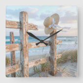 Sun Hat On a Beach Fence スクエア壁時計 (正面)