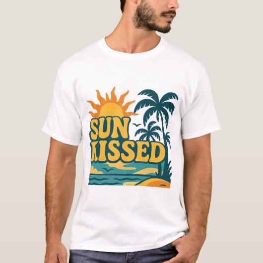 Sun Kissed Retro Summer Aesthetic Design Tシャツ (正面)