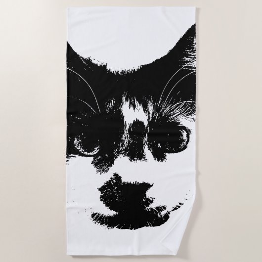 Sun, Sand, and Side-Eye – Ink Style Cat ビーチタオル (正面)
