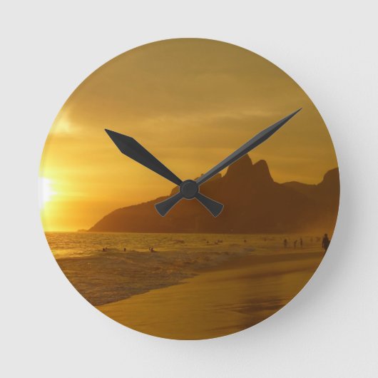Sun Set at Ipanema Beach Brazil ラウンド壁時計 (正面)