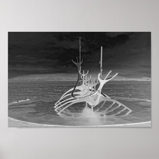 Sun Voyager Sculpture, Iceland, Reverse B/W ポスター (正面)