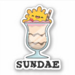 Sundae Funny Sunday Ice Cream Pun シール<br><div class="desc">サンデおもしろいー日曜版アイスクリームパンは太陽の光を浴びたサンデーを特徴！かわいいアイスクリームサンデパンパンを愛する家族や友人のための完璧なパンプギフト。</div>