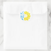 Sunflower and butterflies. Ukrainian flag colours. ラウンドシール (バッグ)
