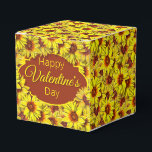 Sunflower Favor Gift Box フェイバーボックス<br><div class="desc">Add a touch of charm to your gift wrapping supplies with this sunflower gift box. This sunflower design emphasizes vibrant amber through the color scheme.</div>
