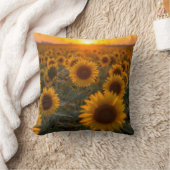 Sunflower Field Throw Pillow Vibrant Floral Decor クッション (ブランケット)