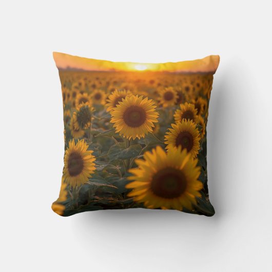 Sunflower Field Throw Pillow Vibrant Floral Decor クッション (正面)