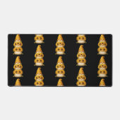 Sunflower Gnome Hidden Smiles Beneath the Golden  デスクマット (正面)