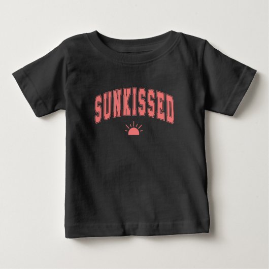 Sunkissed Varsity Summer Typography ベビーTシャツ (正面)