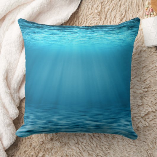 Sunlit Blue Ocean Underwater Scene クッション (ブランケット)