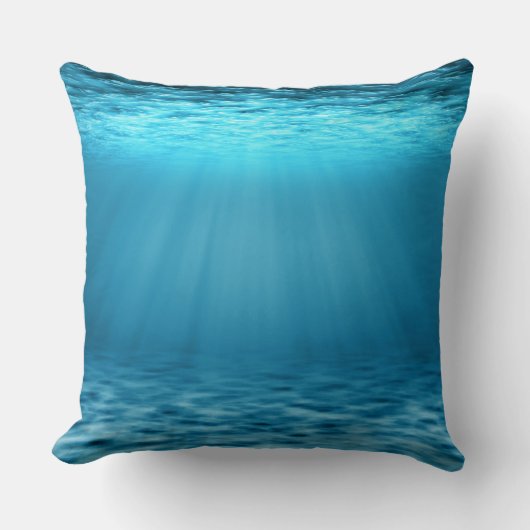 Sunlit Blue Ocean Underwater Scene クッション (正面)