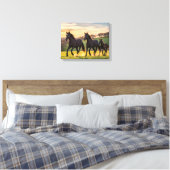 Sunlit Gallop – Majestic Horses Running Wall Art キャンバスプリント (インサイチュ (寝室))