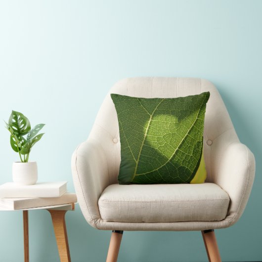 Sunlit Leaf Heart Throw Pillow クッション (椅子)