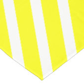 Sunny Stripes | モダンな黄色と白のストライプ テーブルクロス (アングル)