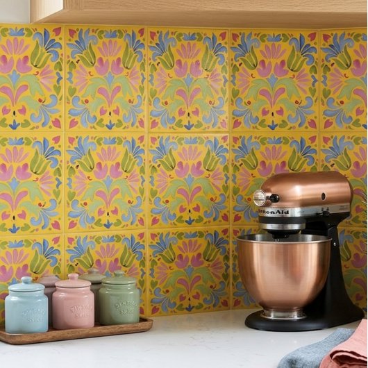 Sunny Yellow and Blue Floral タイル