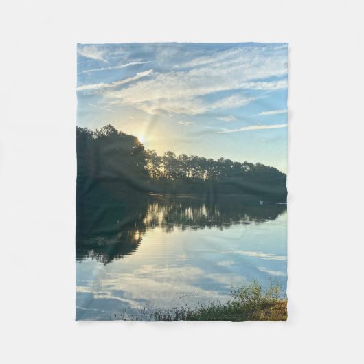 Sunrise Over A Georgia Lake フリースブランケット (正面)