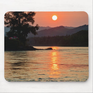Sunrise Over Katun素晴らし River写真 マウスパッド