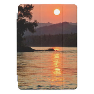Sunrise Over Katun素晴らし River写真 iPad Proカバー