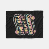 Sunscreen Is My Perfume - Funny Sun Tanning  フリースブランケット (正面(横))