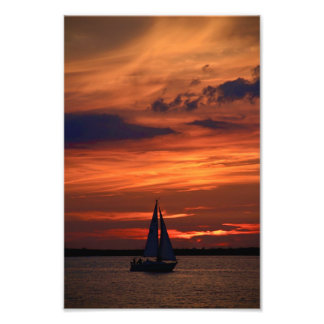 Sunset Artwork over Sailboat フォトプリント