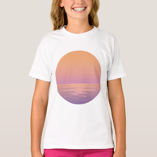 Sunset Beach Vibes – Minimalist Summer T-Shirt Tシャツ (正面)