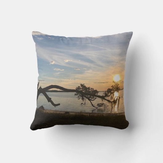 Sunset Over East Bay クッション (裏面)