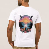 Sunset Serenity Vintage Camping & Mountain Escap Tシャツ (裏面)