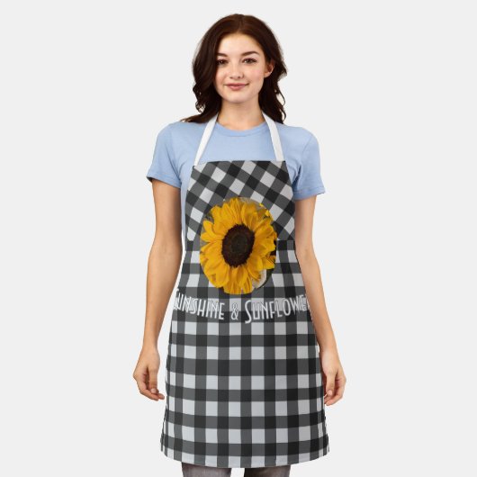 Sunshine & Sunflowers Apron エプロン (着用した状態)