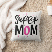Super Mom Throw Pillow – Cozy Mother Gift クッション (ブランケット)