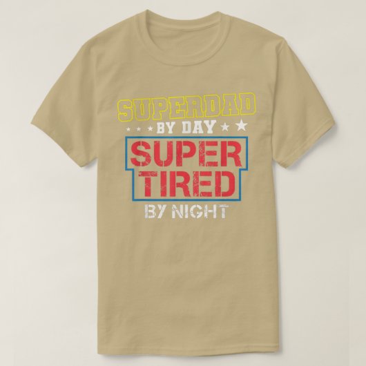 Superdad By Day Super Tired By Night Funny Fathers Tシャツ (デザイン正面)