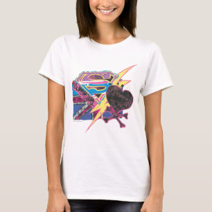 Supergirlの旗および骨が交差した図形 Tシャツ