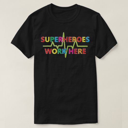 Superheroes Work Here Tシャツ (デザイン正面)