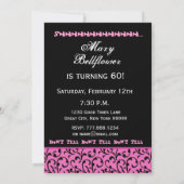 SUPPLISE 60誕生日明るいピンク黒の渦巻き 招待状 (裏面)