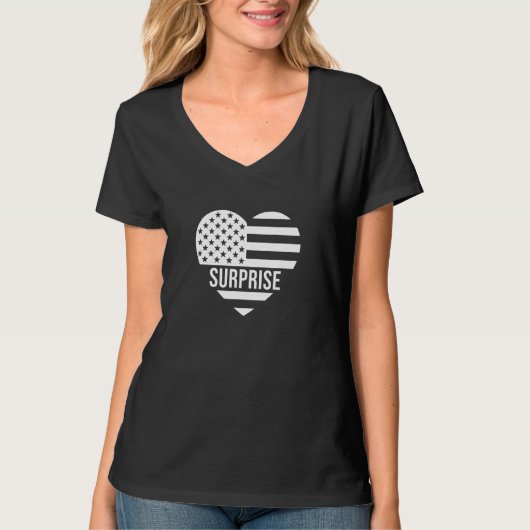 Suprise USA Flag America City Hometown Vacation Am Tシャツ (正面)