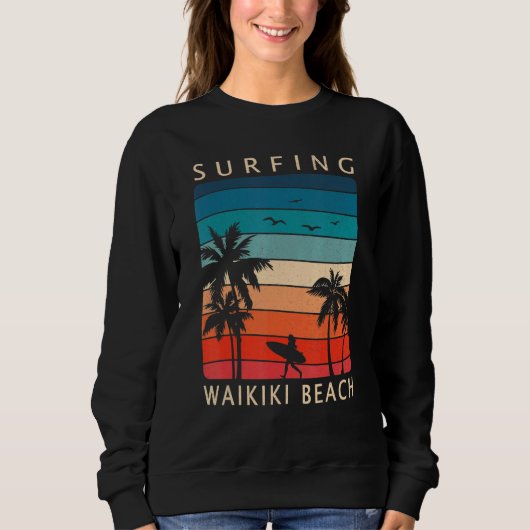 Surfer Girl Surfing Waikiki Beach Hawaiian Sunset  スウェットシャツ (正面)