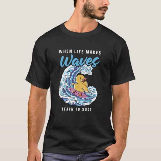 Surfer  Waves Surfboard Surfrider Surfing Sloth Tシャツ (正面)